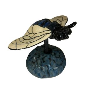 Bue Bee sculpture by Lisa Hölzl