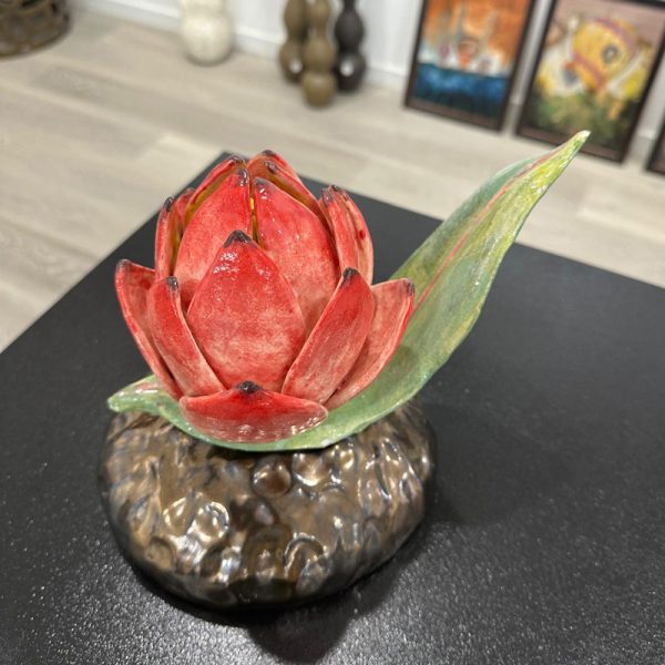 Pink & Red Protea sculpture by Lisa Hölzl, currently exhibited at Winmark Wines