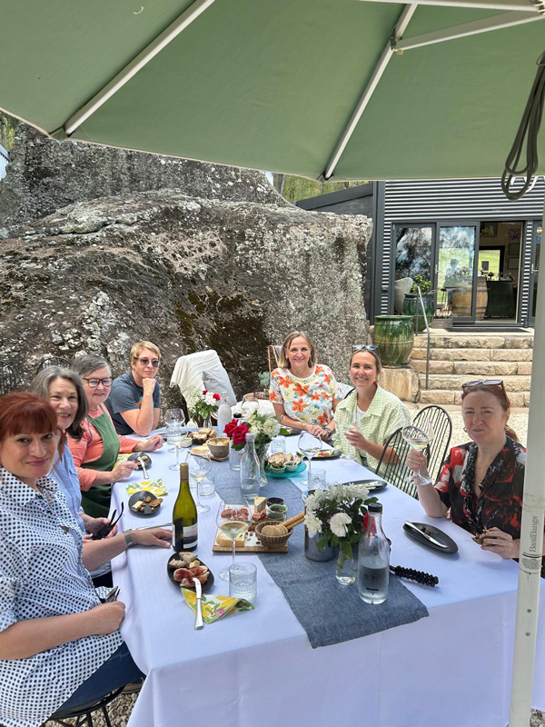 Lisa Hölzl sculptor, Karin Adcock and ladies at Winmark Wines Ceramic totem workshop