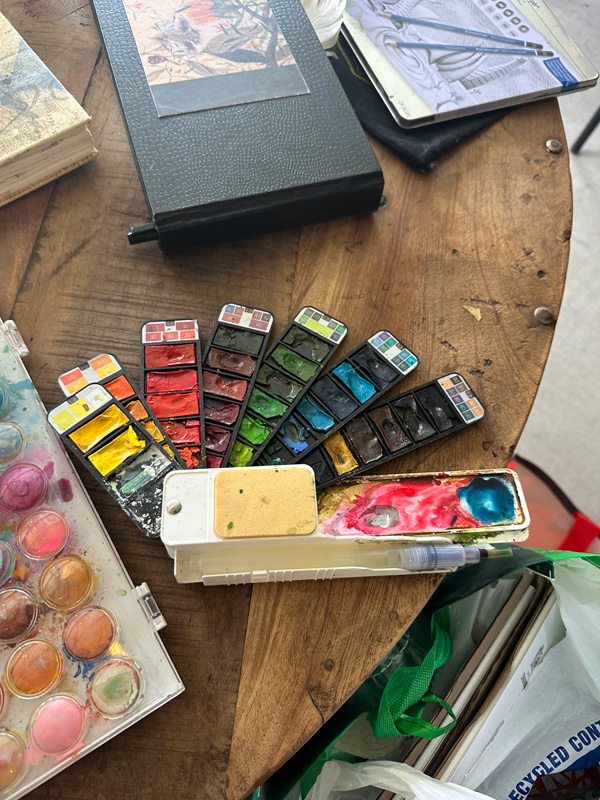 Paints at Art workshop at Winmark Wines run by Julianne Ross Allcorn