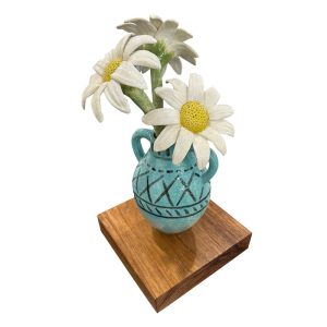 Rose of Marguerites culpture by Lisa Hölzl, currently exhibited at Winmark Wines