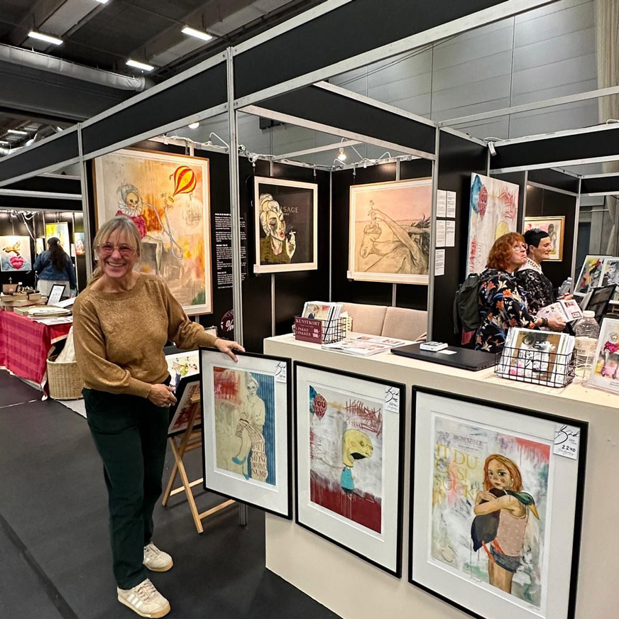 Julie Bidstrup artist exhibiting currently at Winmark Wines Art Gallery